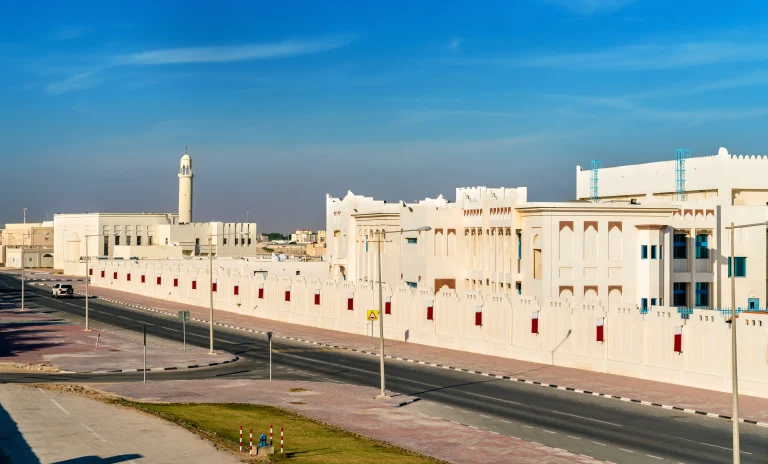 What are the main tourist attractions in Umm Salal?